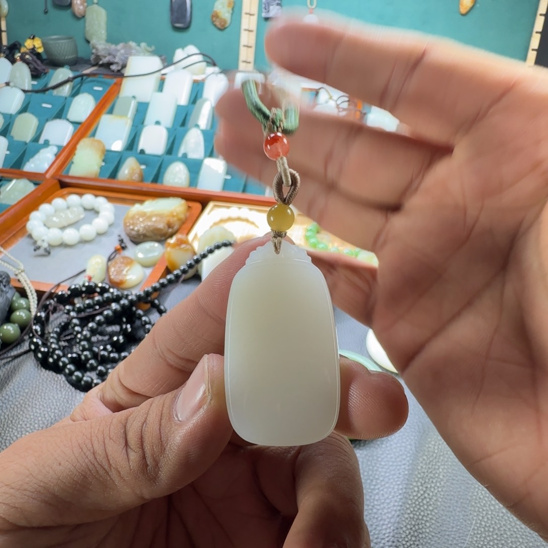 和田玉（糖玉）颈饰未镶嵌