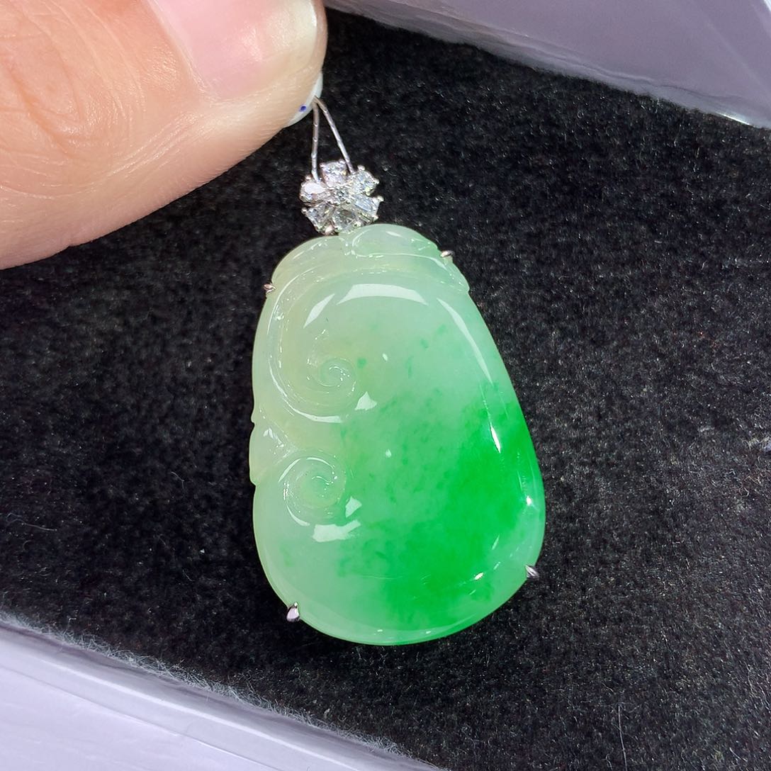 翡翠吊坠(赠链)18K金镶嵌