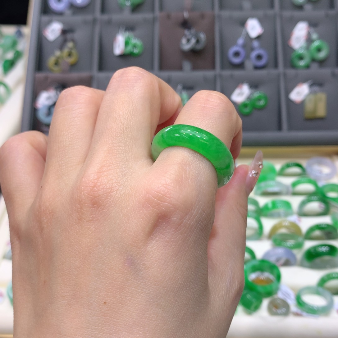 翡翠戒指未镶嵌翡翠