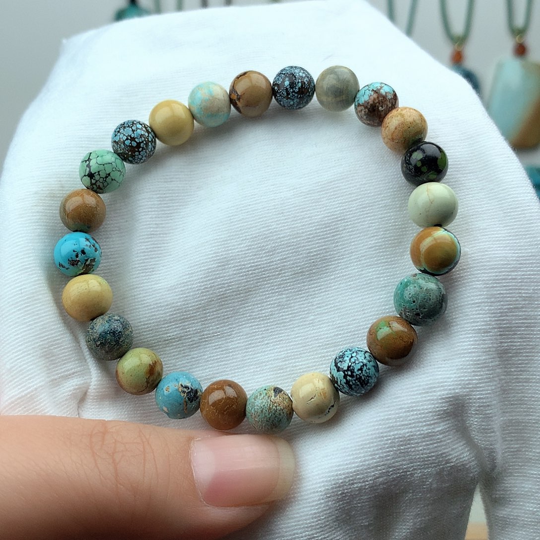 a***色绿松石未镶嵌珠宝奇石