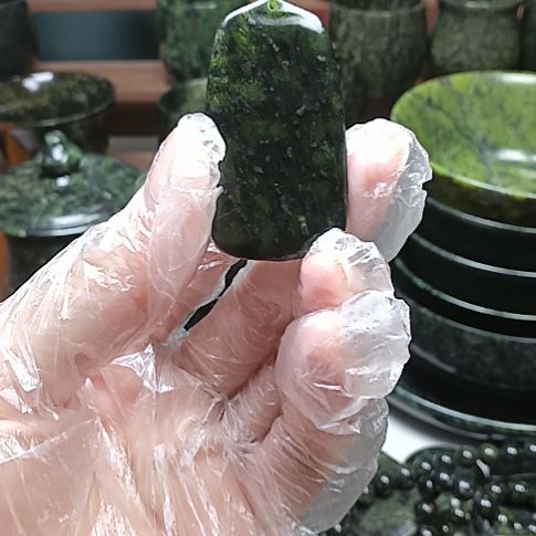 蛇纹石玉未镶嵌无事牌