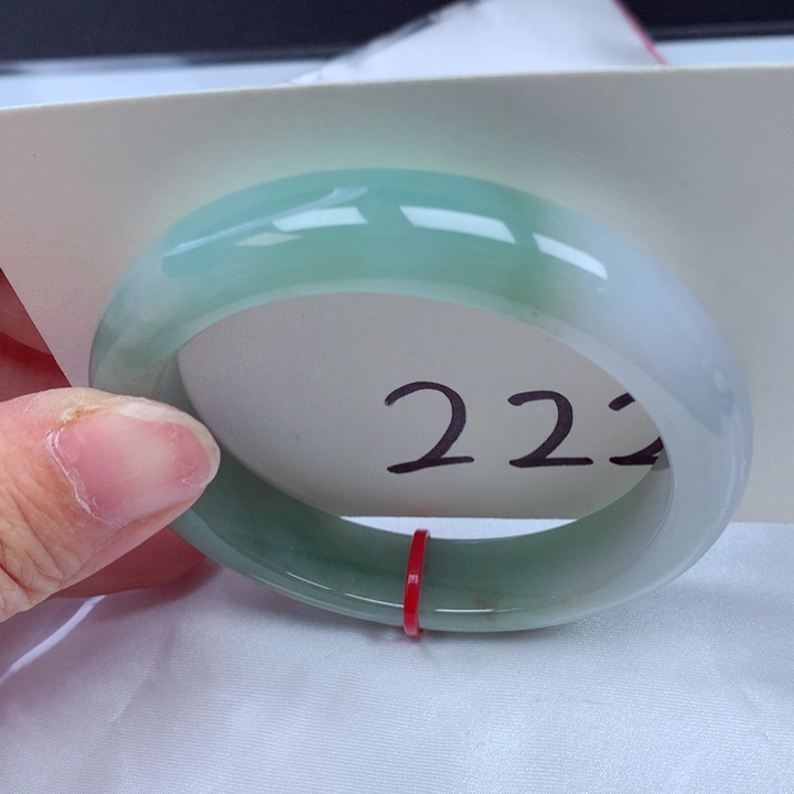 翡翠手镯未镶嵌翡翠