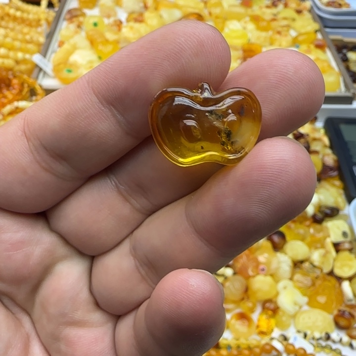 琥珀未镶嵌裸石1.87克