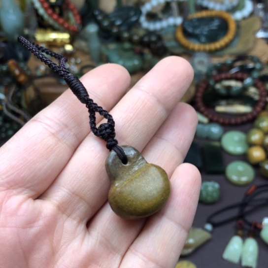 岫岩老玉（透闪石质玉）颈饰未镶嵌