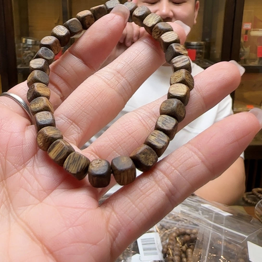 沉香碎屑沉香小方珠6mm