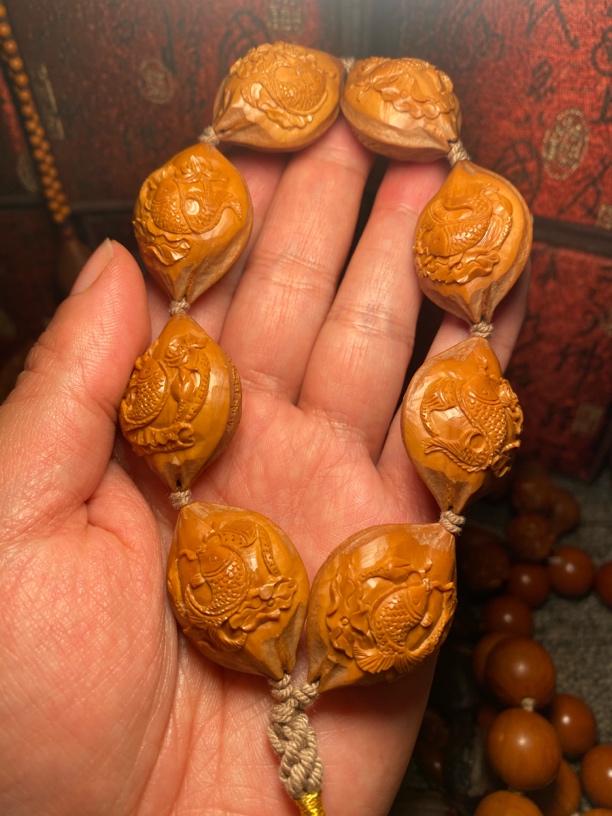 福利苏工核雕纯手工四花老油核雕刻，年年有余，立体声十足