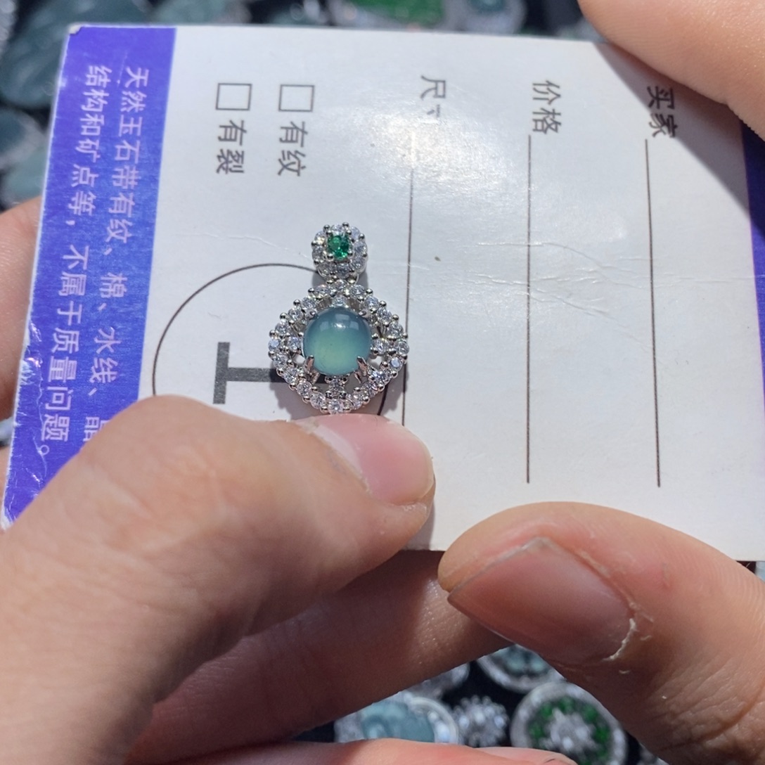 翡翠未镶嵌颈饰翡翠