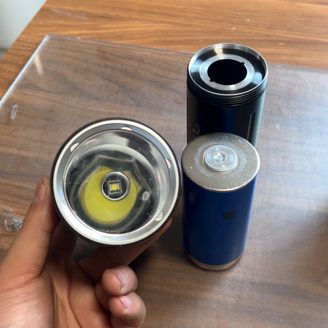 46950强光照射手电筒