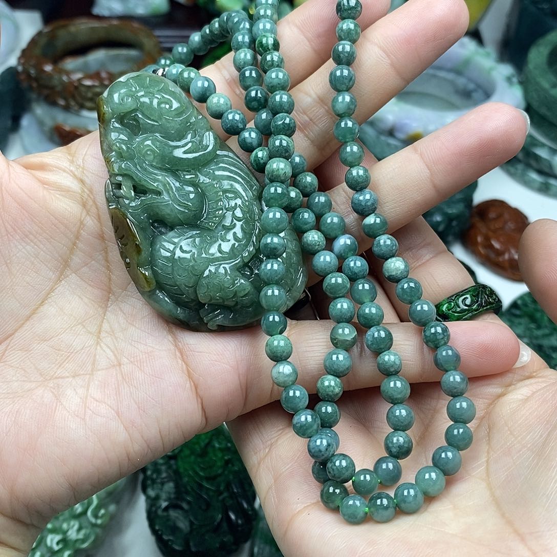 颈饰未镶嵌翡翠爱****?牌子
