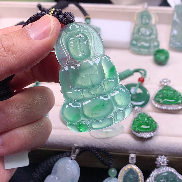 翡翠颈饰未镶嵌翡翠