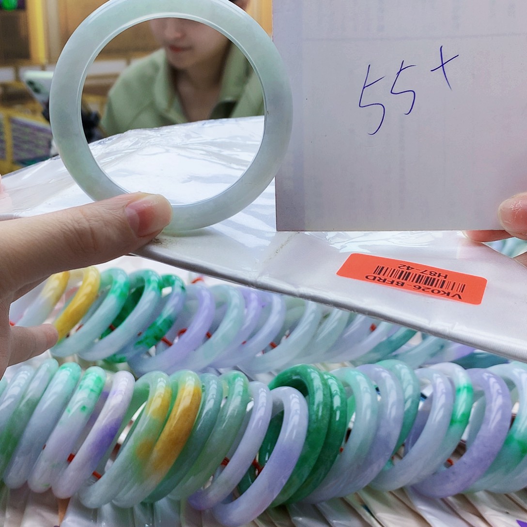 翡翠未镶嵌手镯hj