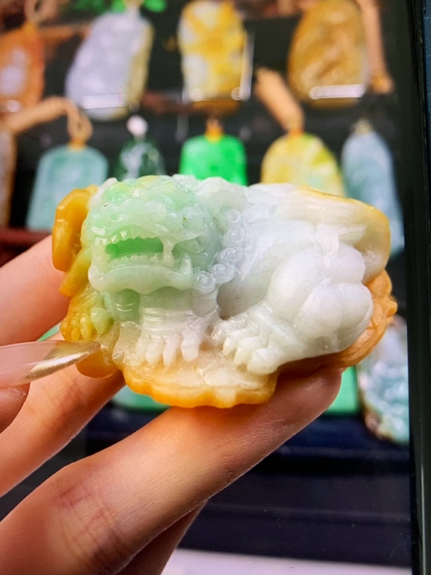 翡翠挂件毛货抛光一物一证