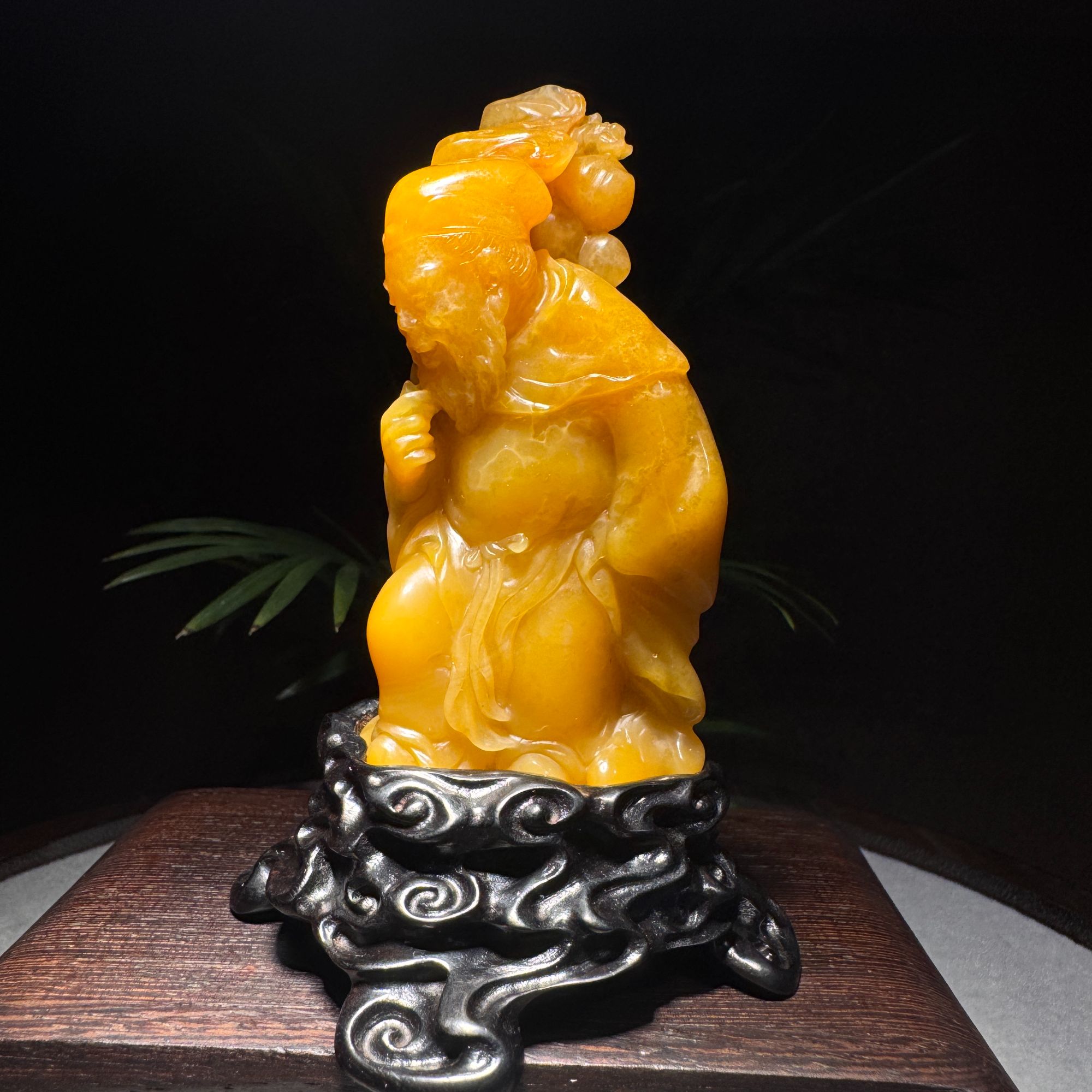 寿山田黄国大师林飞作品；祖孙乐。克重99克