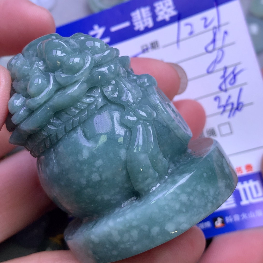 颈饰未镶嵌翡翠冰**?