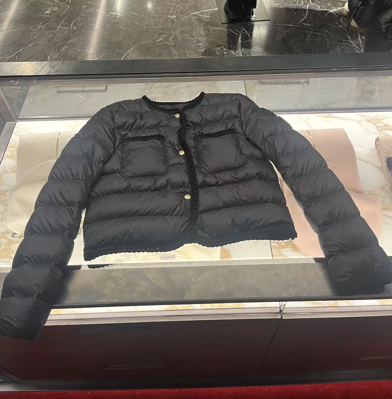 全新未使用 MONCLER 盟可睐蒙口/GG/gencay女士黑色羽绒服