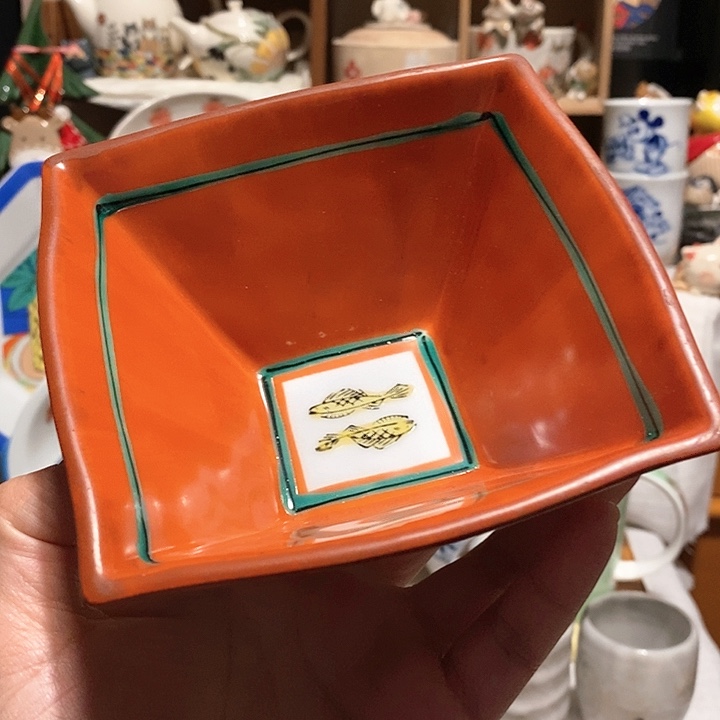 13厘米方钵赤绘有点小划