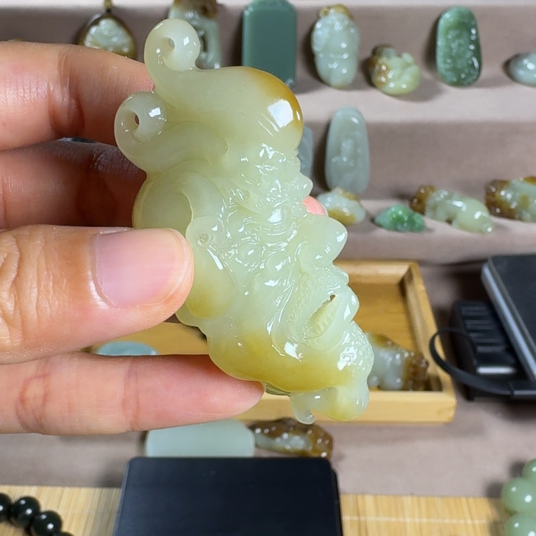 和田玉（糖玉）颈饰未镶嵌