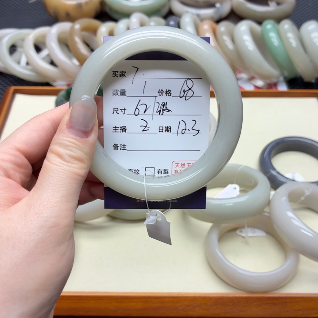 石英质玉未镶嵌手镯