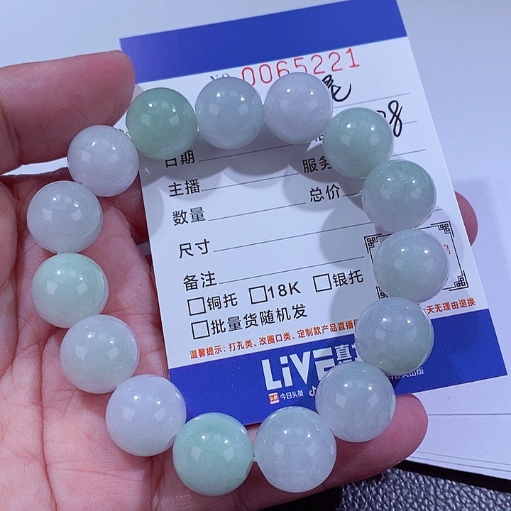 翡翠未镶嵌颈饰失**夜