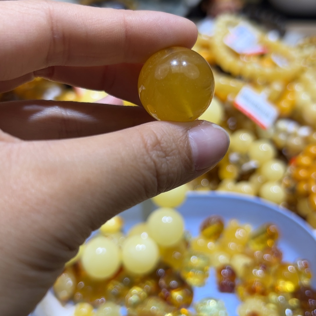 琥珀珠宝奇石未镶嵌