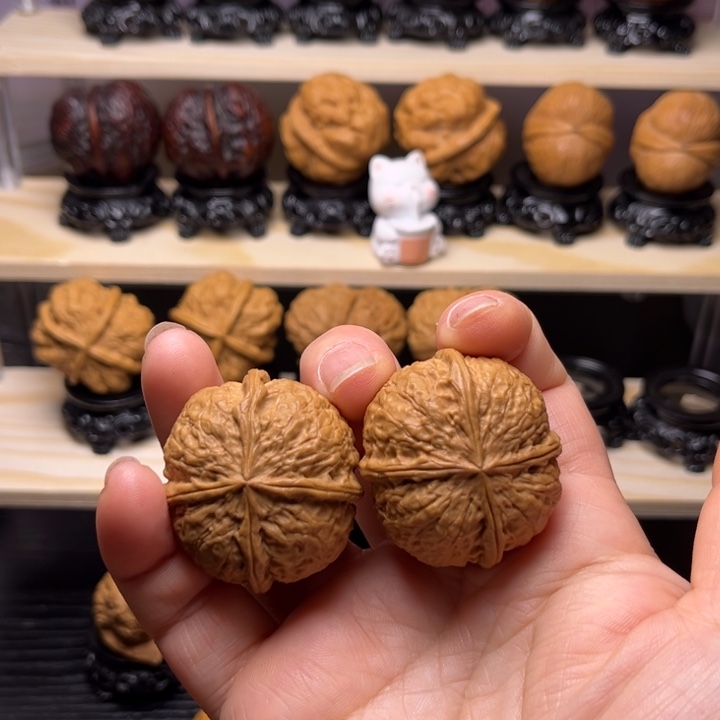 文玩核桃吊坠11w球四棱