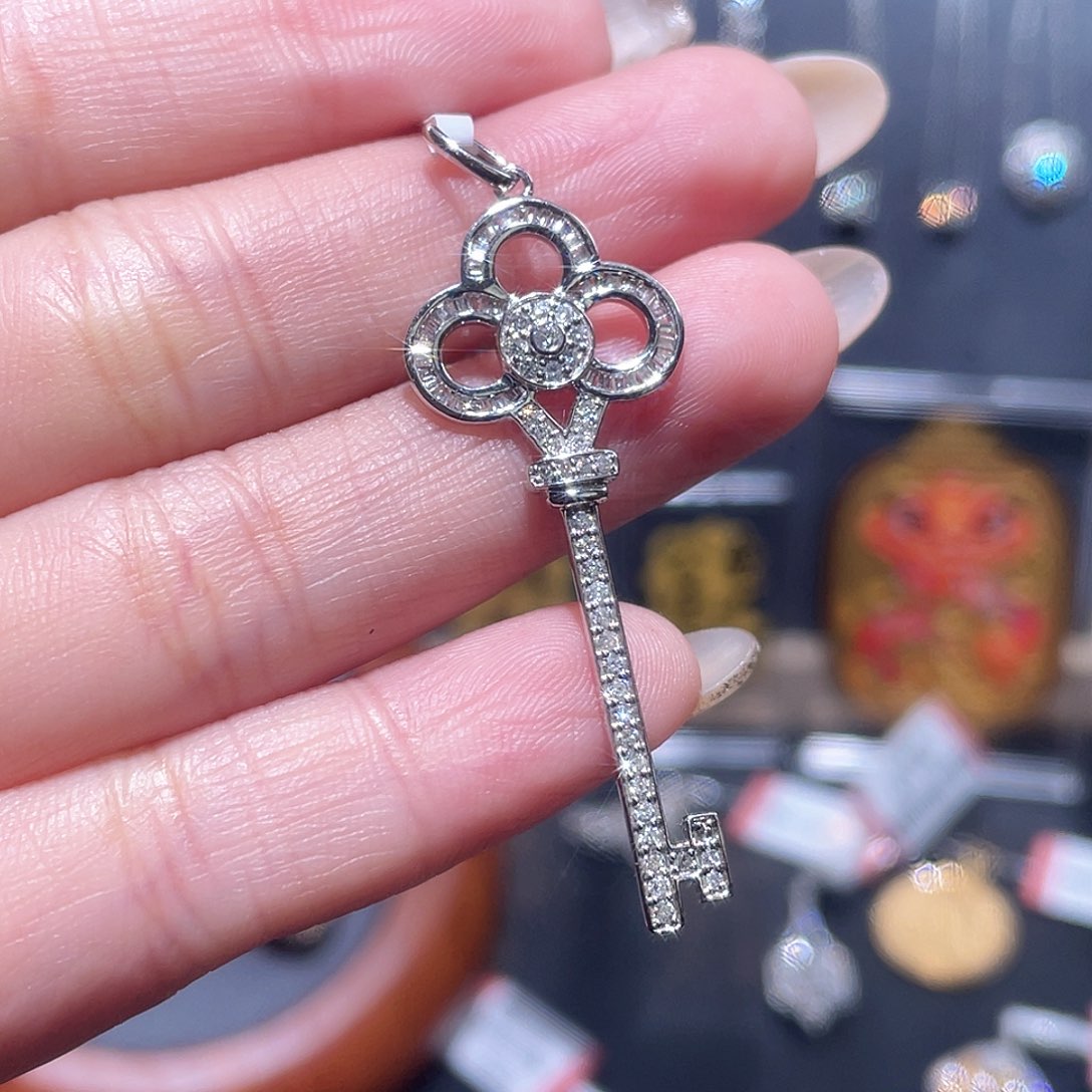 钻石吊坠(不含链)18K金镶嵌