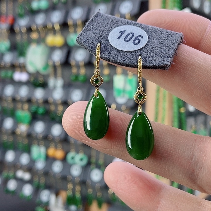 18K金镶嵌和田玉耳饰