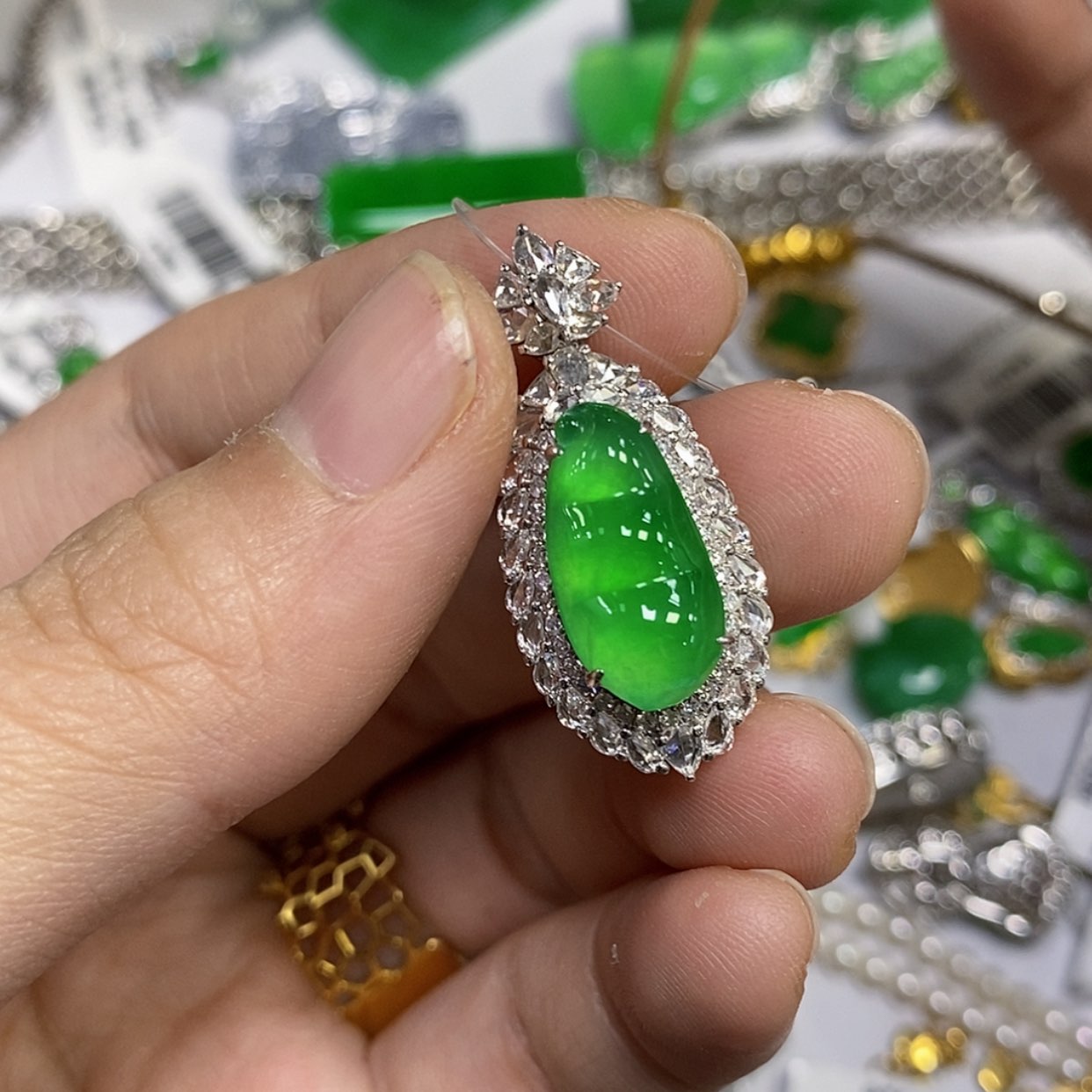 【闪购商品】颈饰18K金镶嵌翡翠J****a吊坠