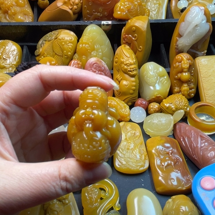 品***石英质玉未镶嵌颈饰