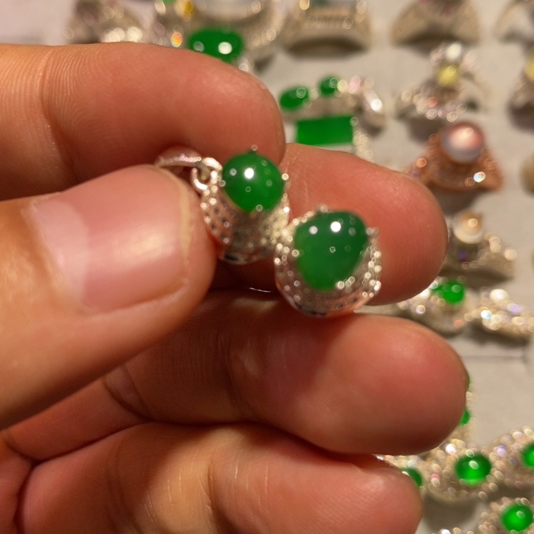 定制翡翠未镶嵌阳绿大6.8小6mm