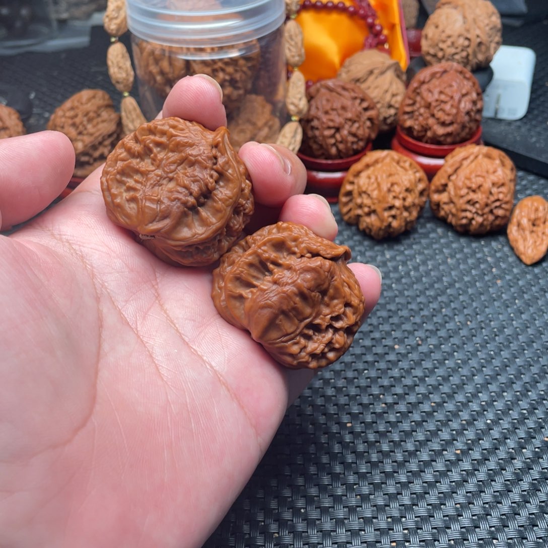 文玩核桃吊坠半壁