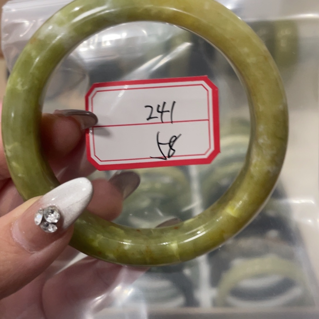 蛇纹石玉手镯未镶嵌