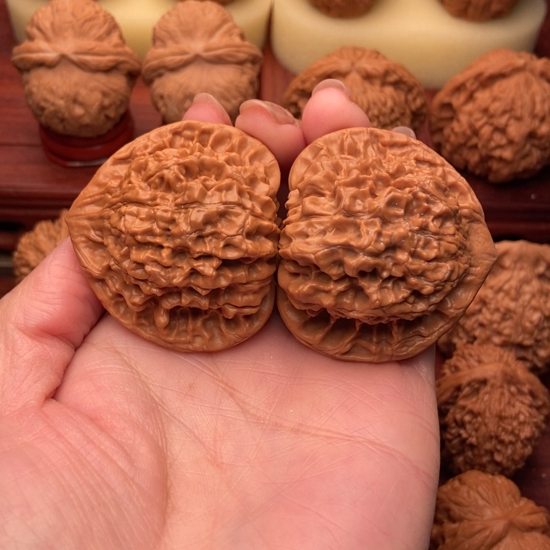 桃核把件麒麟纹大管帽47