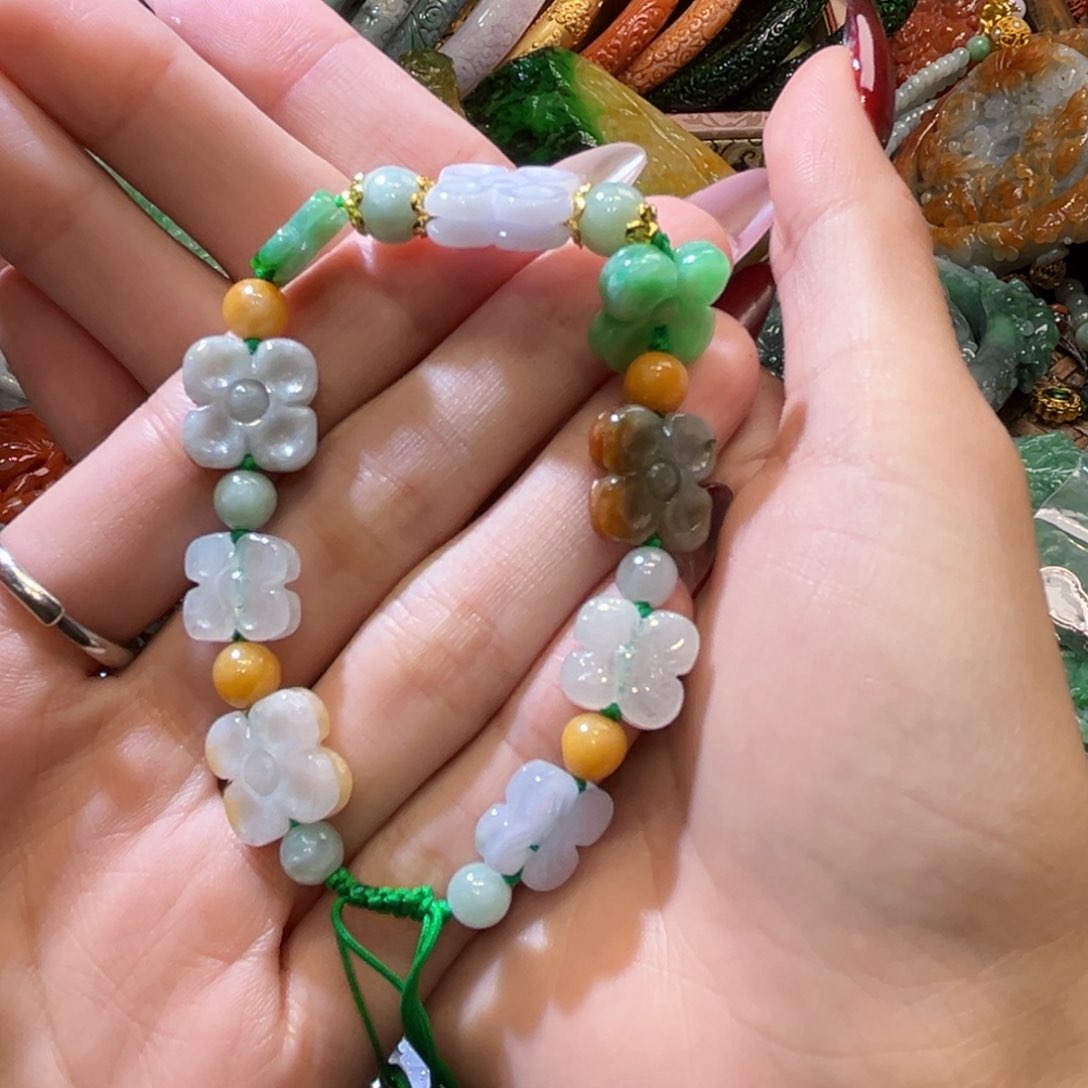 翡翠未镶嵌颈饰待编织