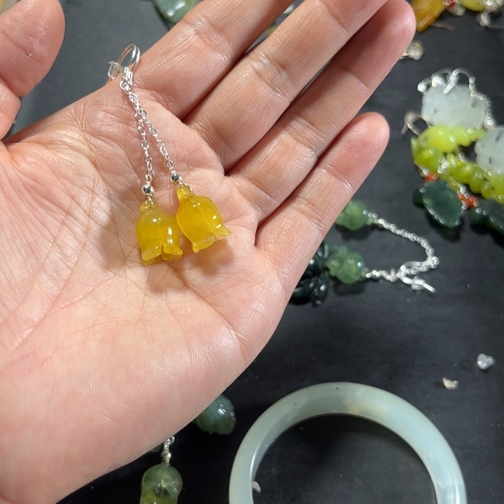 蛇纹石玉耳饰合金