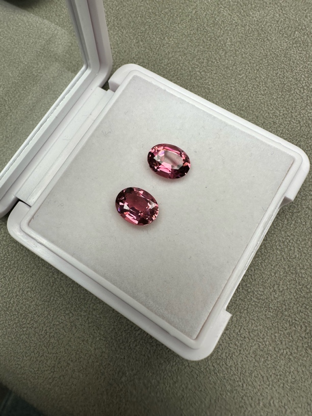 碧玺裸石一对5.7ct