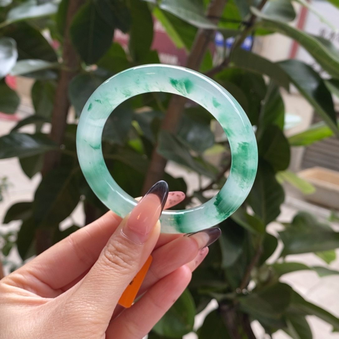 未镶嵌手镯石英岩玉