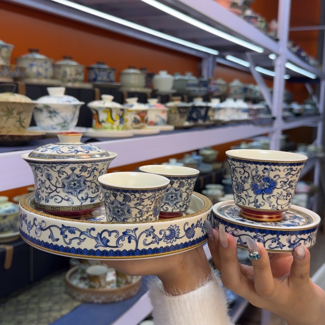 我在外面吃饭呢你在哪