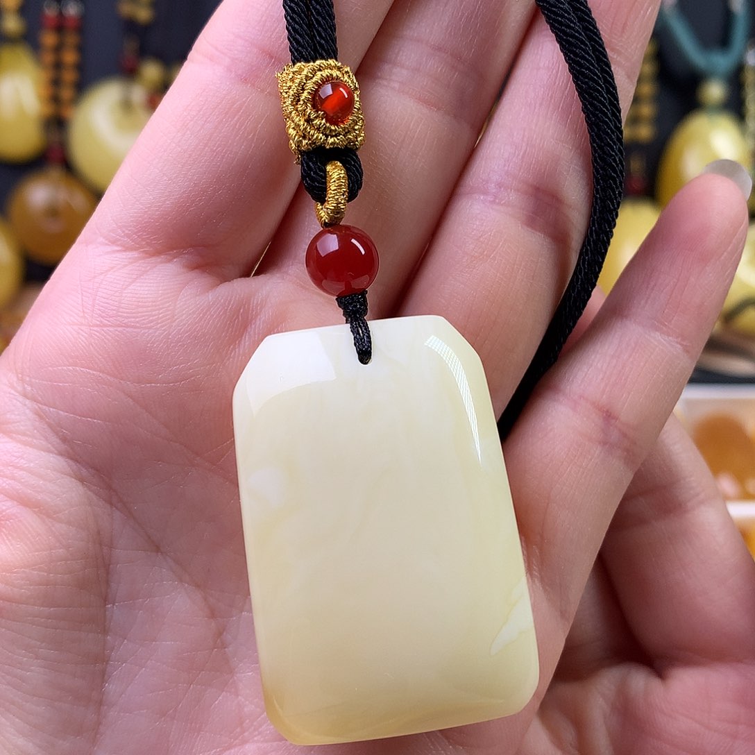 琥珀裸石未镶嵌吊坠