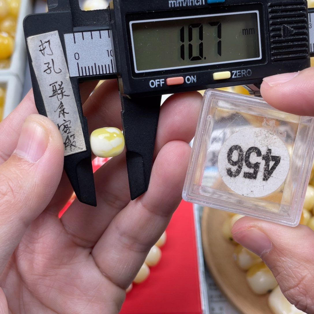 蜜蜡珠宝奇石未镶嵌