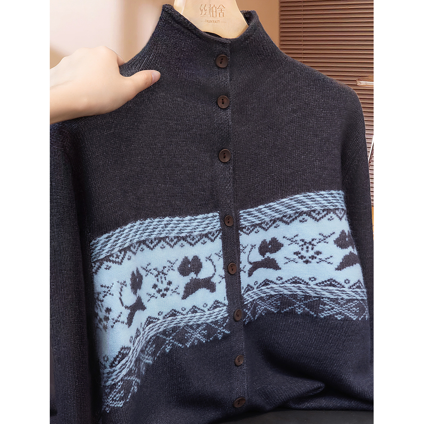 丝柏舍2025冬季新款女装通勤时尚宽松款长袖高领毛衣S54X8053M