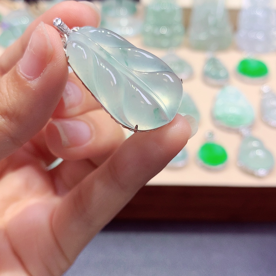颈饰18K金镶嵌翡翠翡翠