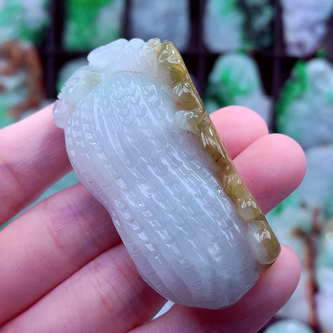 翡翠未镶嵌颈饰挂件