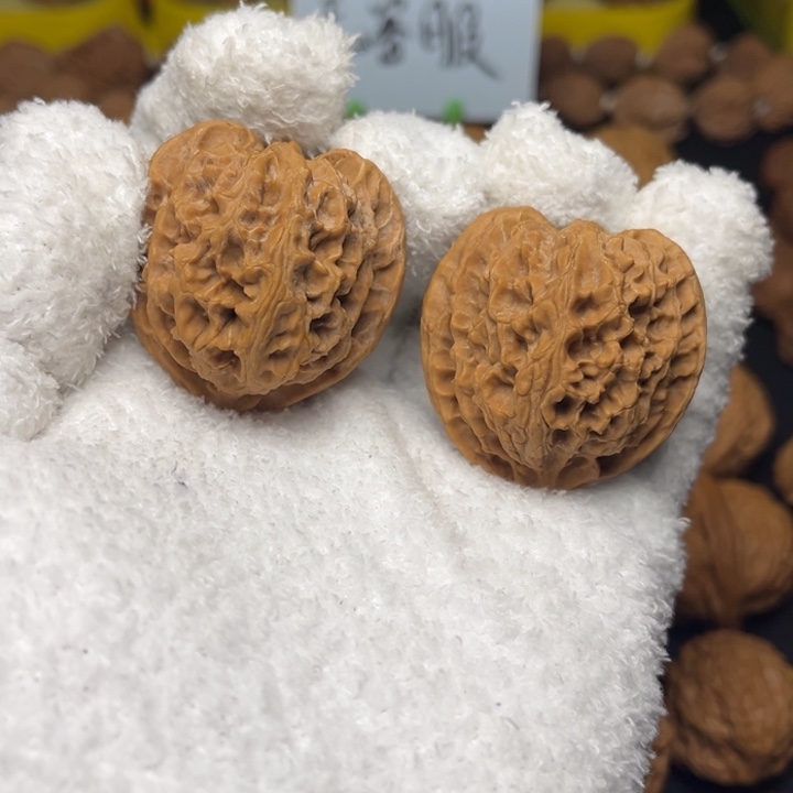 把件文玩核桃38尺自然桩桃心【苹果园】