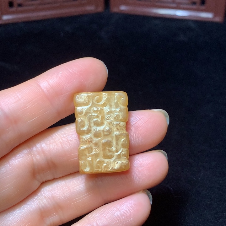 和田玉未镶嵌颈饰后****）