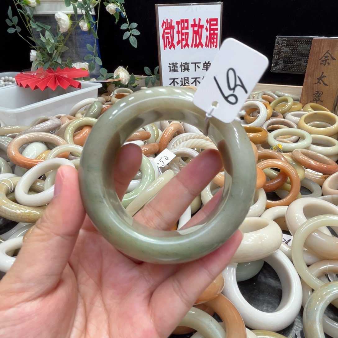 石英质玉手镯（圆镯）未镶嵌