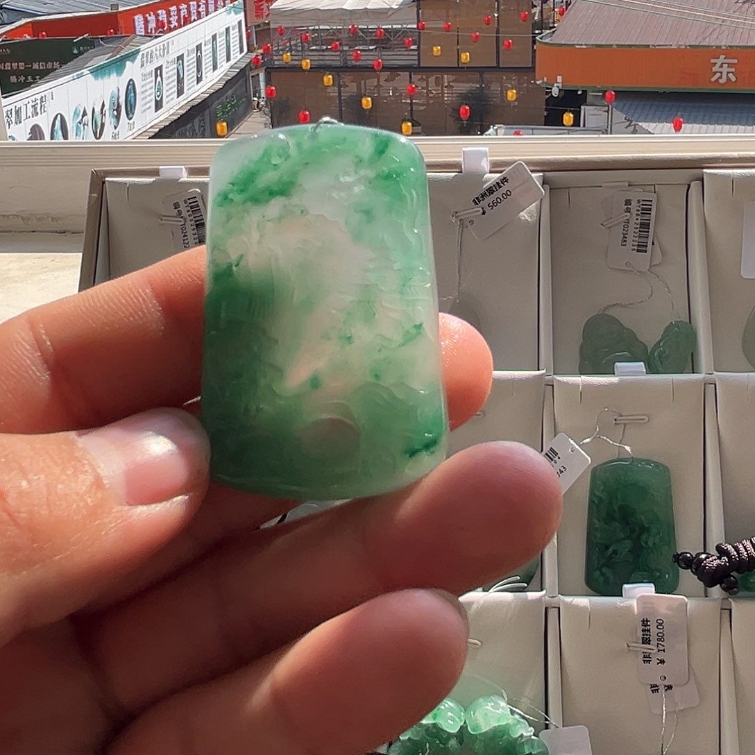 石英质玉颈饰未镶嵌