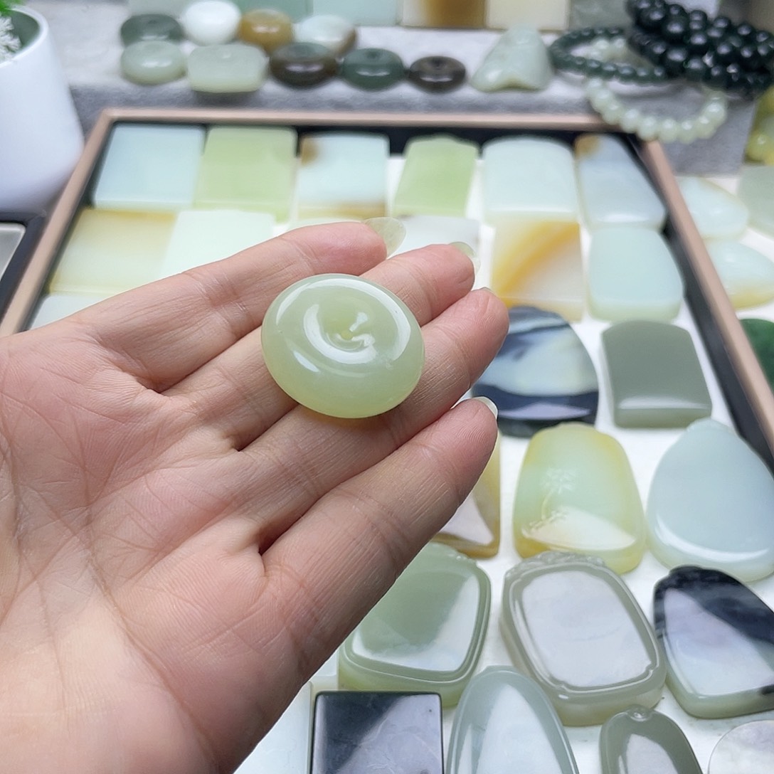 颈饰未镶嵌和田玉（糖玉）老*