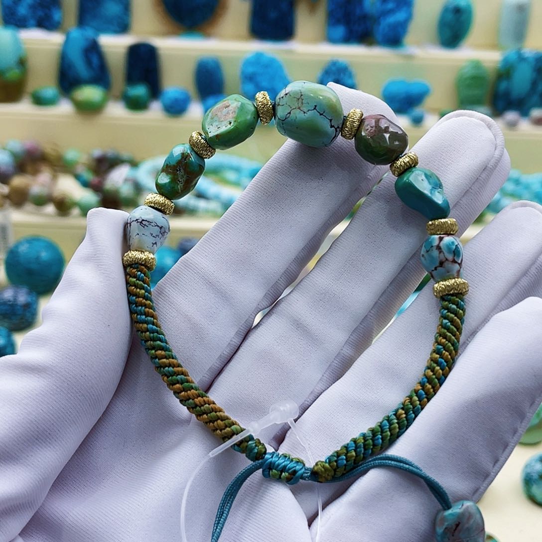 绿松石颈饰未镶嵌