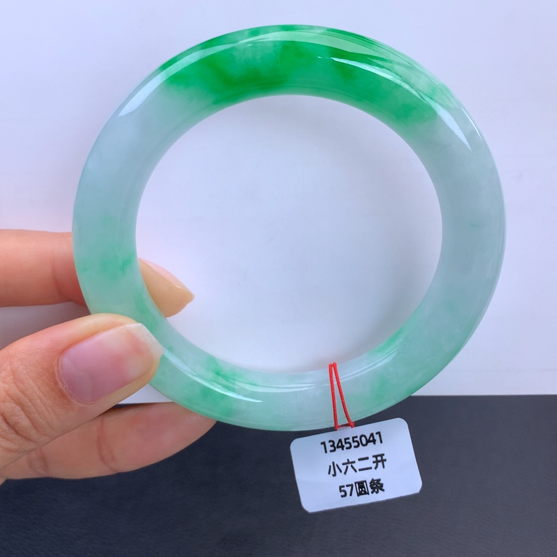 翡翠未镶嵌手镯糯冰辣绿圆条手镯（小六二开询价）